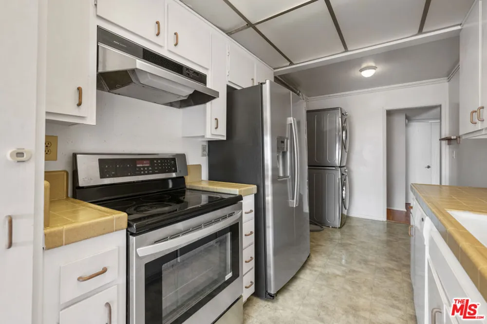5950 Buckingham #610 Culver City, CA 90230