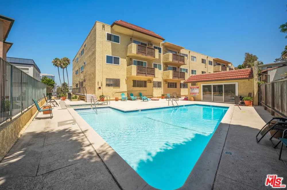 5950 Buckingham #610 Culver City, CA 90230