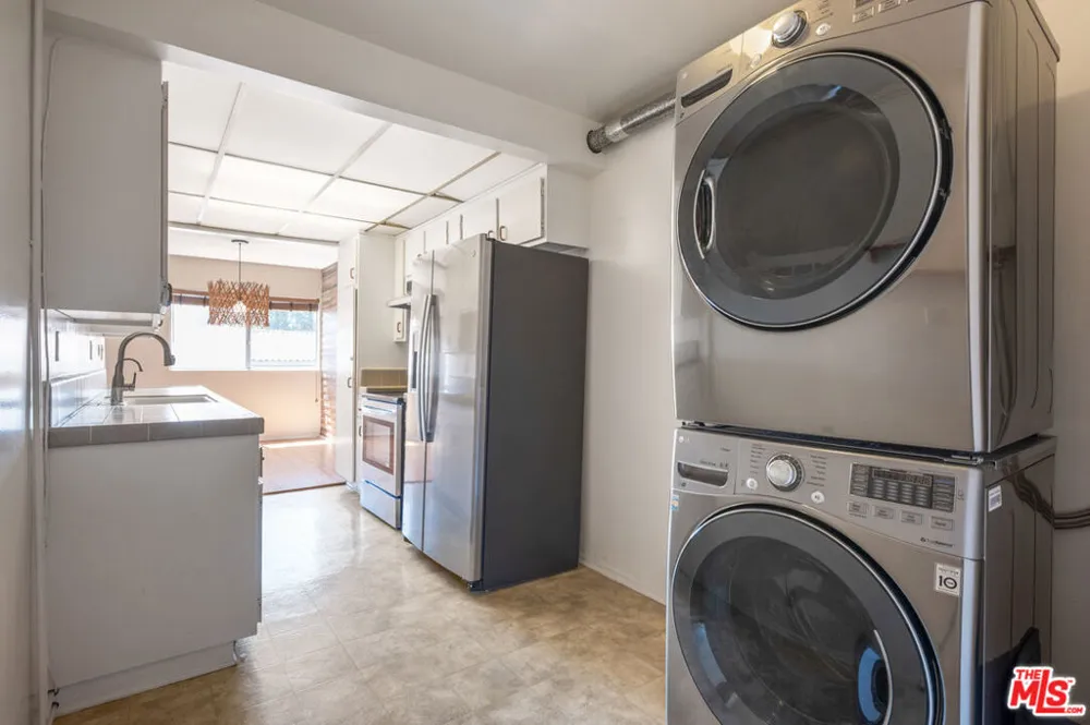 5950 Buckingham #610 Culver City, CA 90230