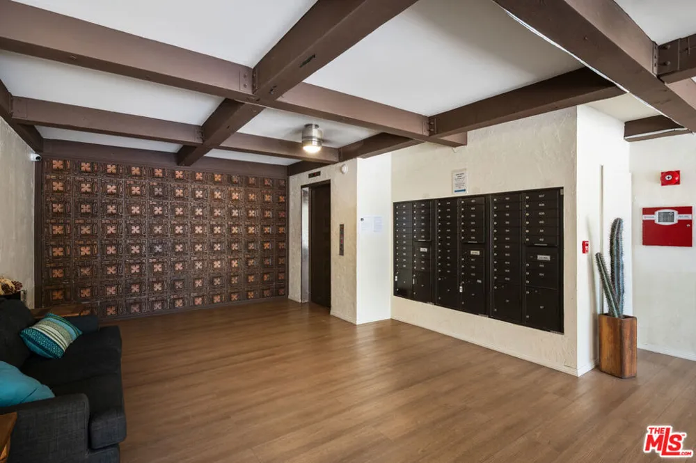 5950 Buckingham #610 Culver City, CA 90230