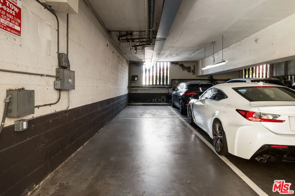 5950 Buckingham #610 Culver City, CA 90230