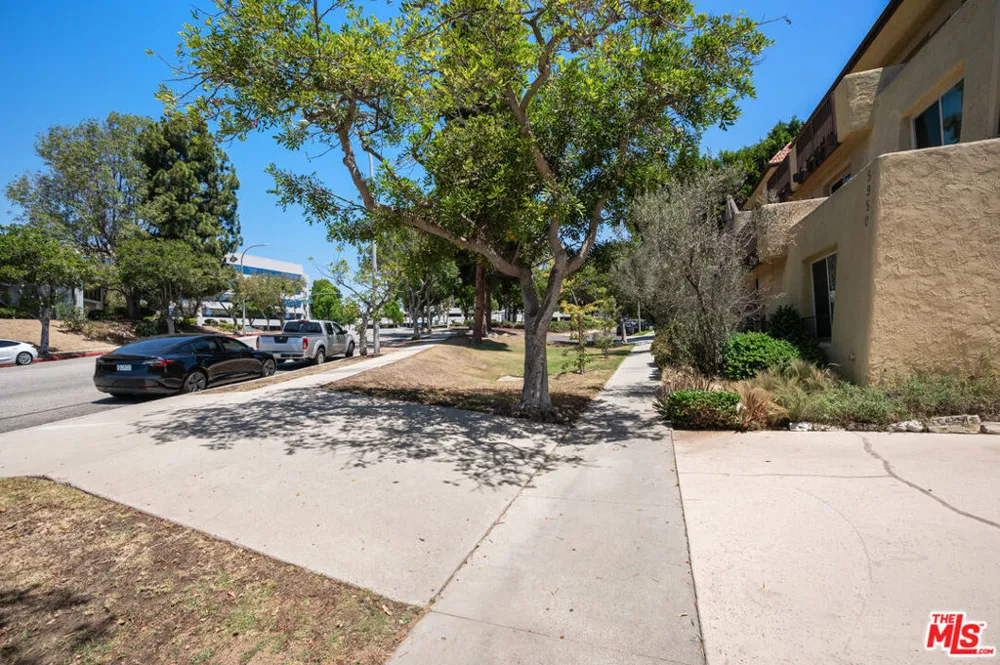 5950 Buckingham #610 Culver City, CA 90230