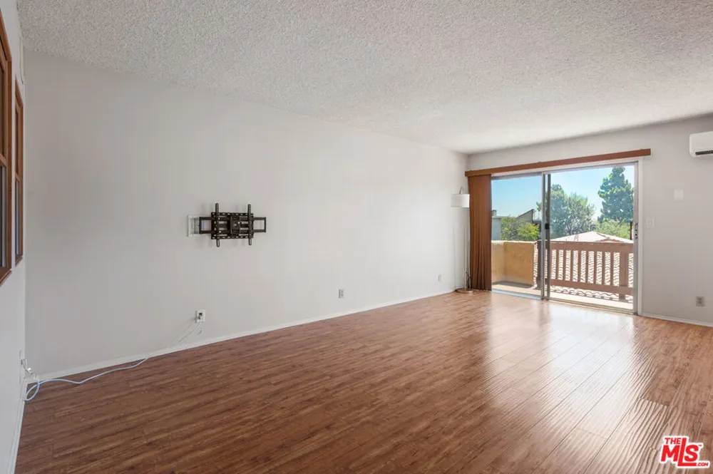 5950 Buckingham #610 Culver City, CA 90230