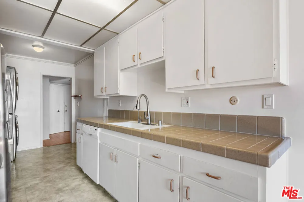 5950 Buckingham #610 Culver City, CA 90230