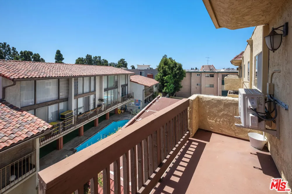 5950 Buckingham #610 Culver City, CA 90230
