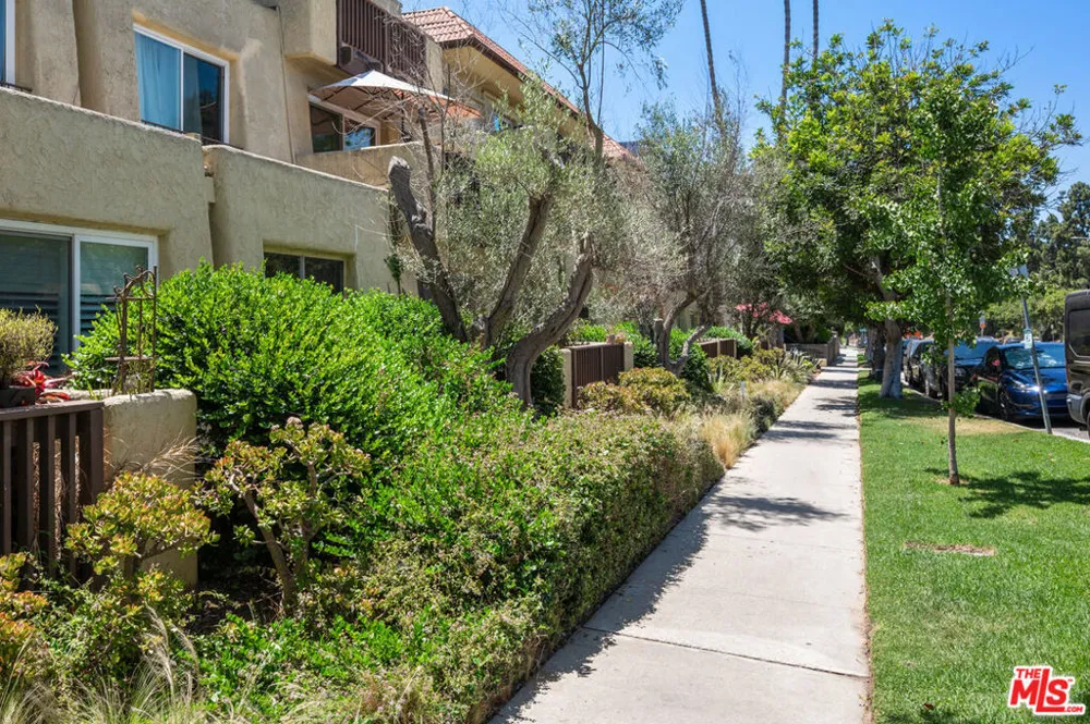 5950 Buckingham #610 Culver City, CA 90230