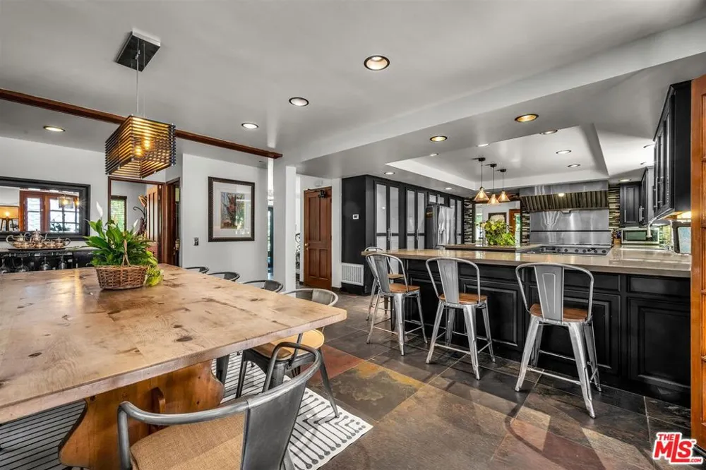 805 Malibu Meadows Drive Calabasas, CA 91302
