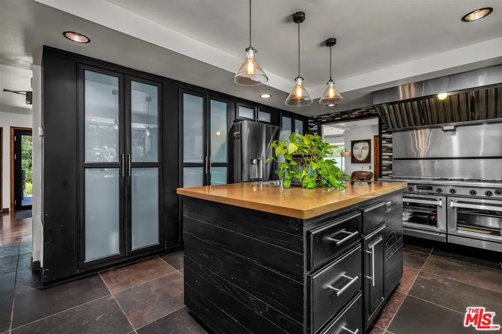805 Malibu Meadows Drive Calabasas, CA 91302