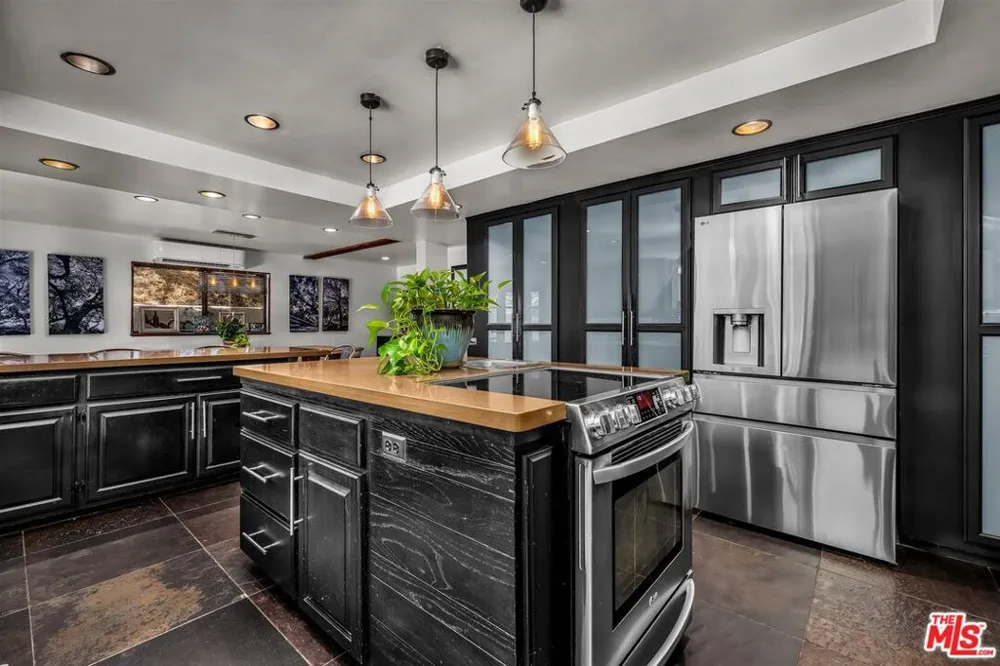 805 Malibu Meadows Drive Calabasas, CA 91302