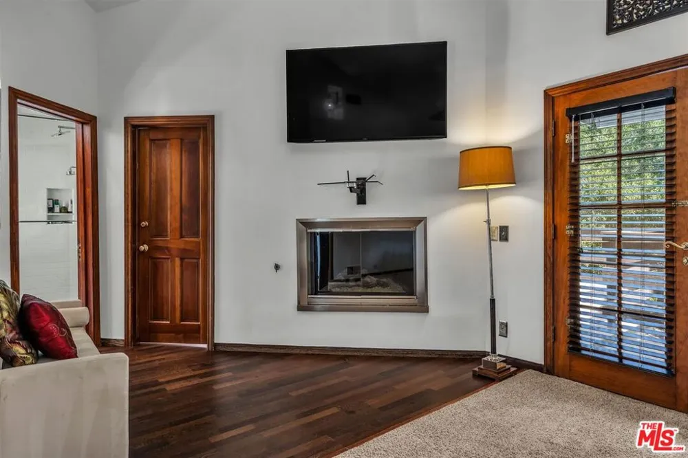 805 Malibu Meadows Drive Calabasas, CA 91302