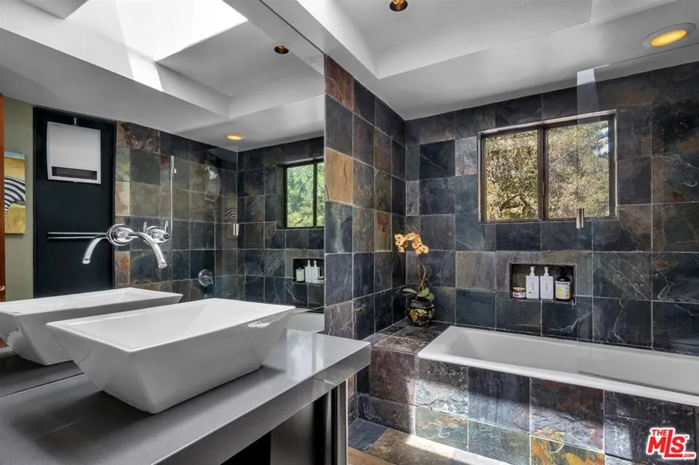 805 Malibu Meadows Drive Calabasas, CA 91302