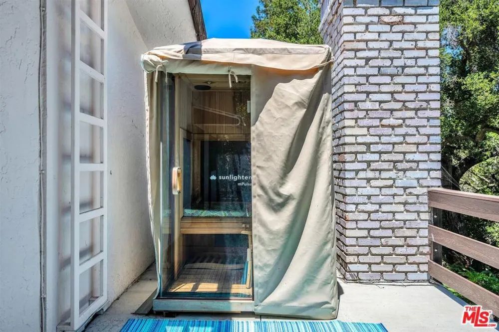 805 Malibu Meadows Drive Calabasas, CA 91302