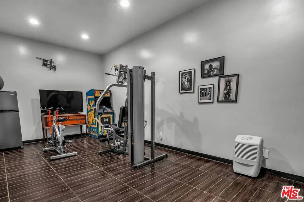 805 Malibu Meadows Drive Calabasas, CA 91302