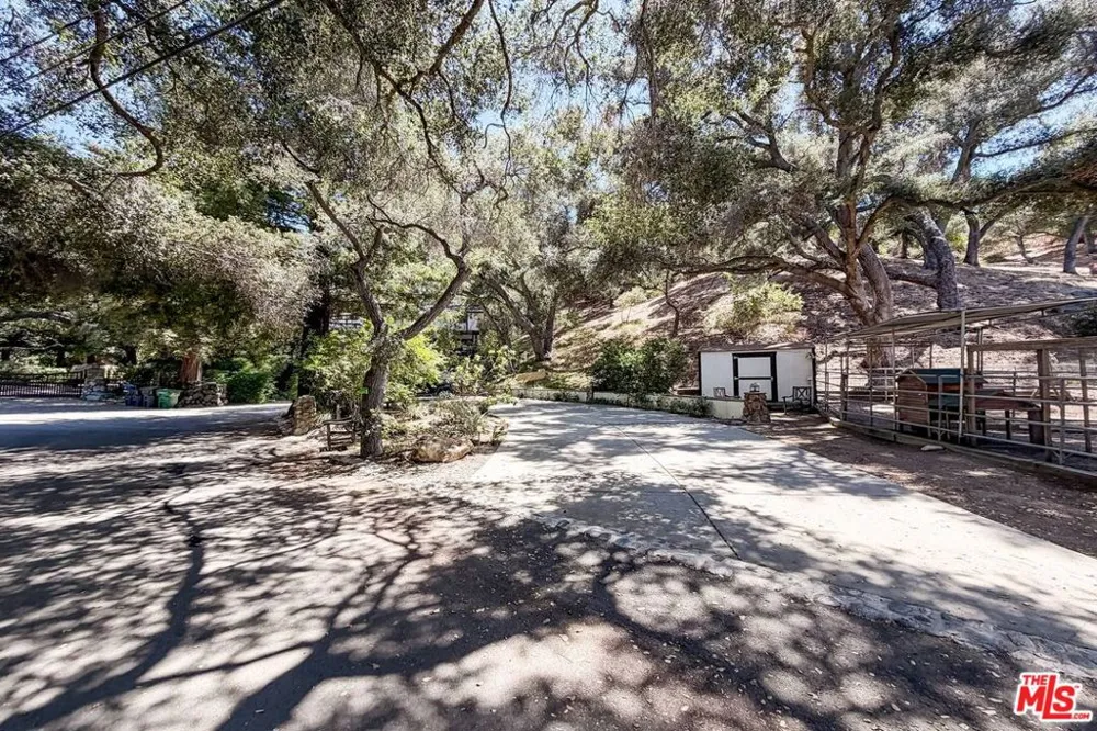 805 Malibu Meadows Drive Calabasas, CA 91302