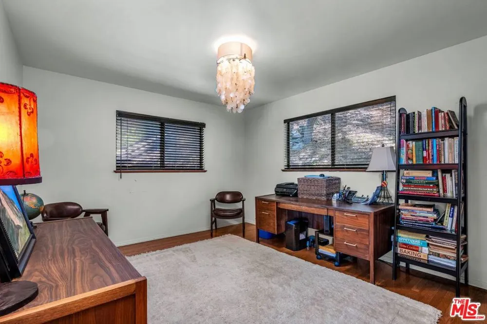 805 Malibu Meadows Drive Calabasas, CA 91302