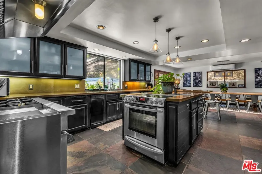 805 Malibu Meadows Drive Calabasas, CA 91302