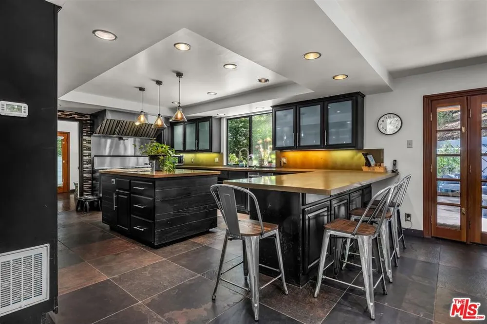 805 Malibu Meadows Drive Calabasas, CA 91302