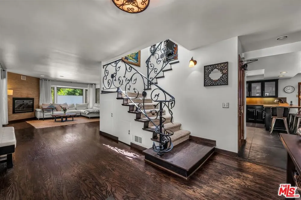 805 Malibu Meadows Drive Calabasas, CA 91302