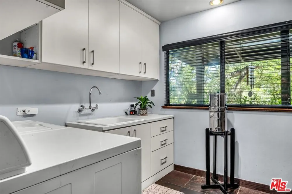 805 Malibu Meadows Drive Calabasas, CA 91302