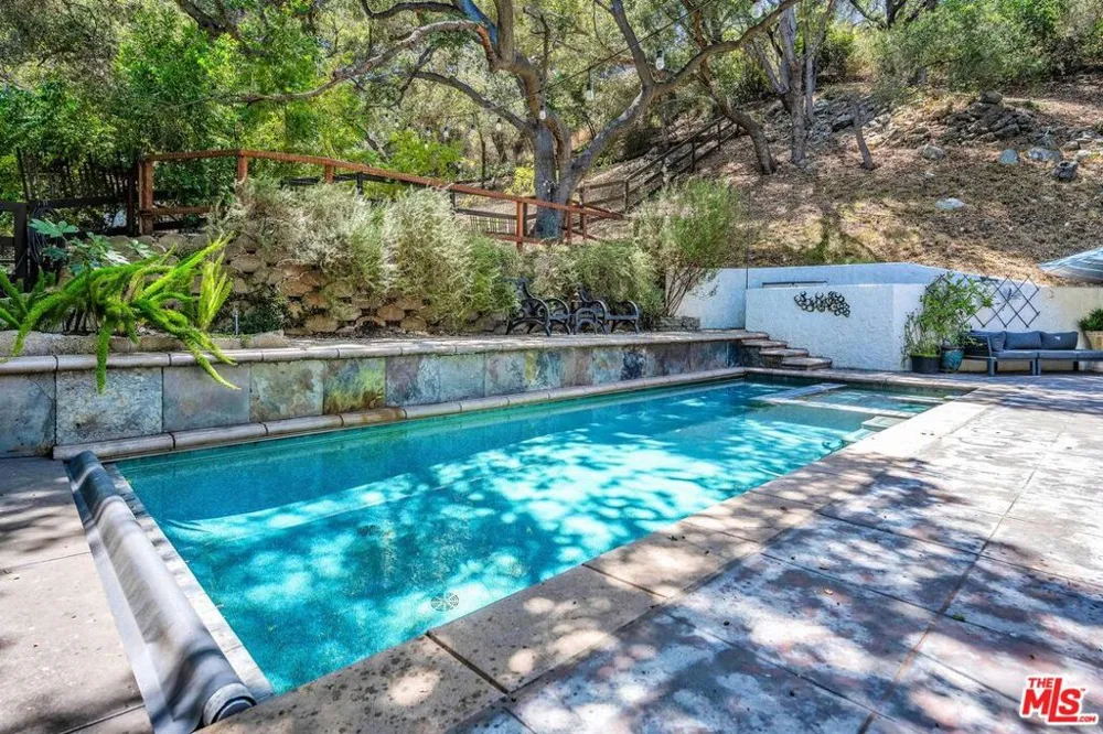 805 Malibu Meadows Drive Calabasas, CA 91302