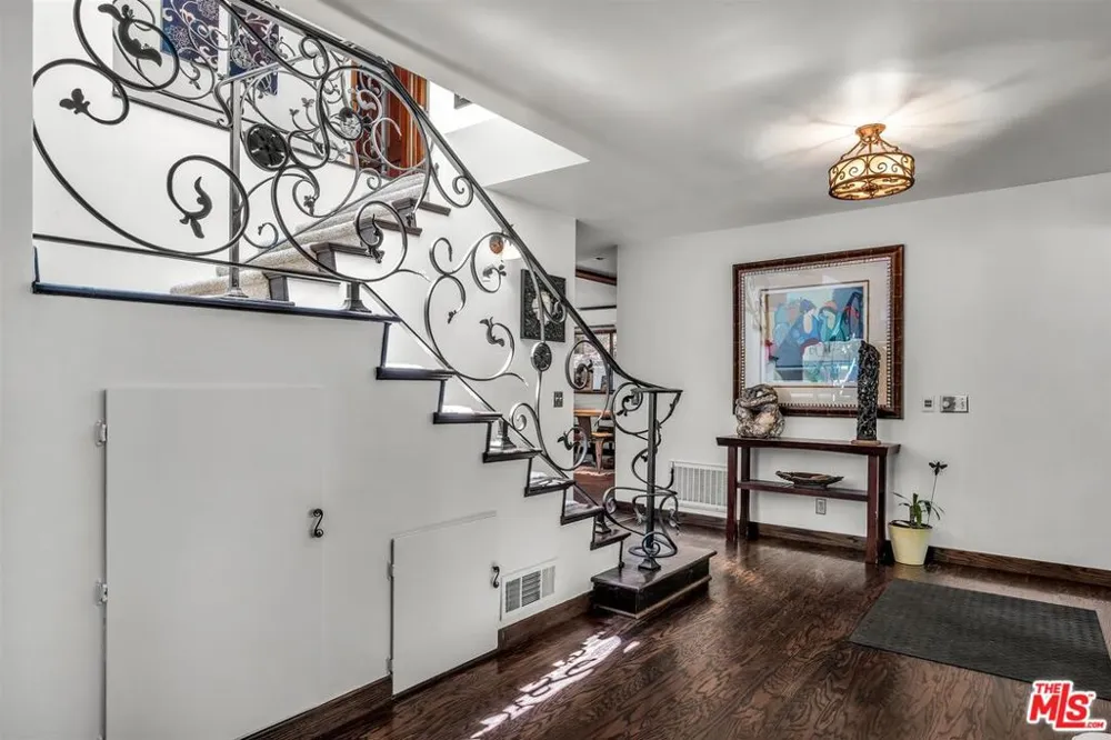 805 Malibu Meadows Drive Calabasas, CA 91302