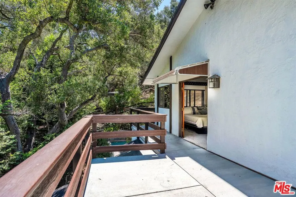 805 Malibu Meadows Drive Calabasas, CA 91302