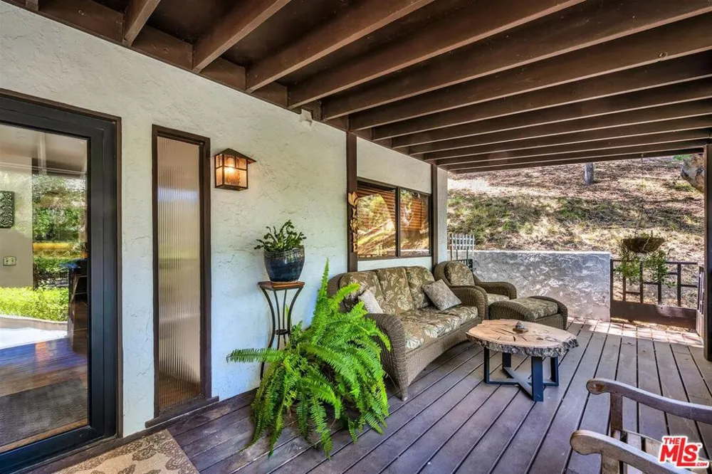 805 Malibu Meadows Drive Calabasas, CA 91302