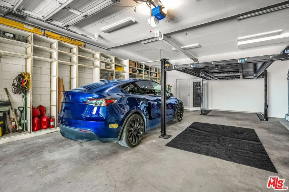 805 Malibu Meadows Drive Calabasas, CA 91302