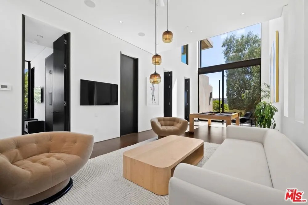 3000 Benedict Canyon Drive Beverly Hills, CA 90210