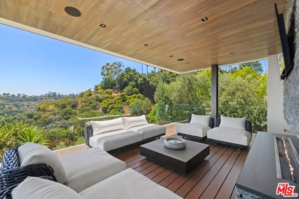 3000 Benedict Canyon Drive Beverly Hills, CA 90210