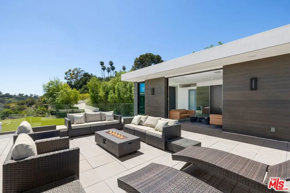 3000 Benedict Canyon Drive Beverly Hills, CA 90210