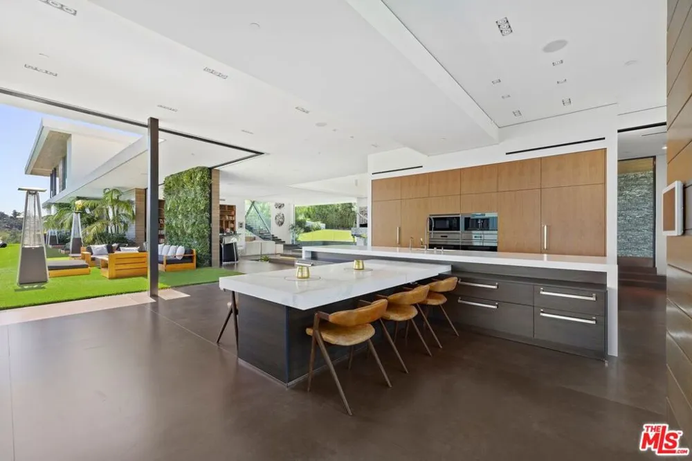 3000 Benedict Canyon Drive Beverly Hills, CA 90210