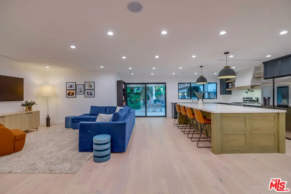 5715 Corteen Place Valley Village, CA 91607