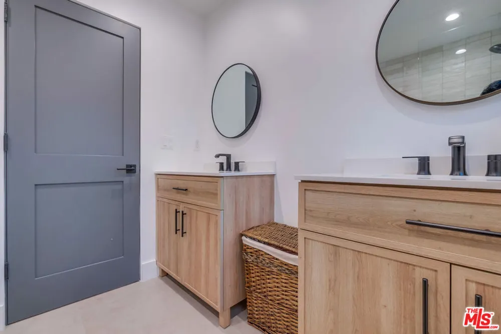 5715 Corteen Place Valley Village, CA 91607