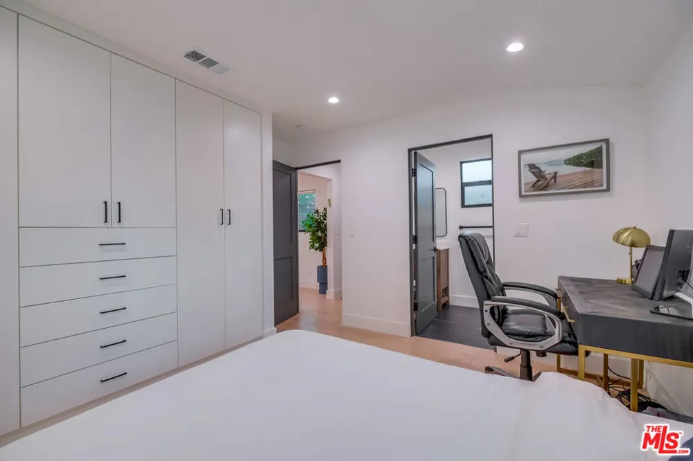 5715 Corteen Place Valley Village, CA 91607