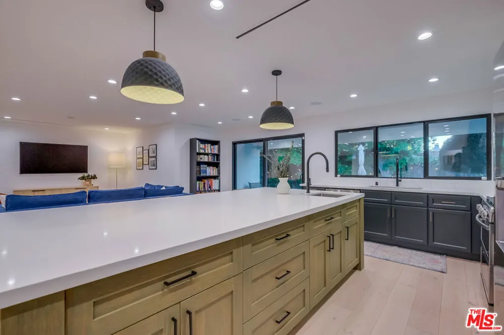 5715 Corteen Place Valley Village, CA 91607