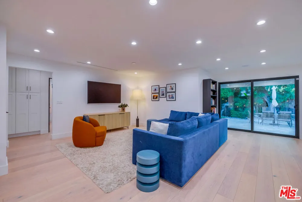 5715 Corteen Place Valley Village, CA 91607