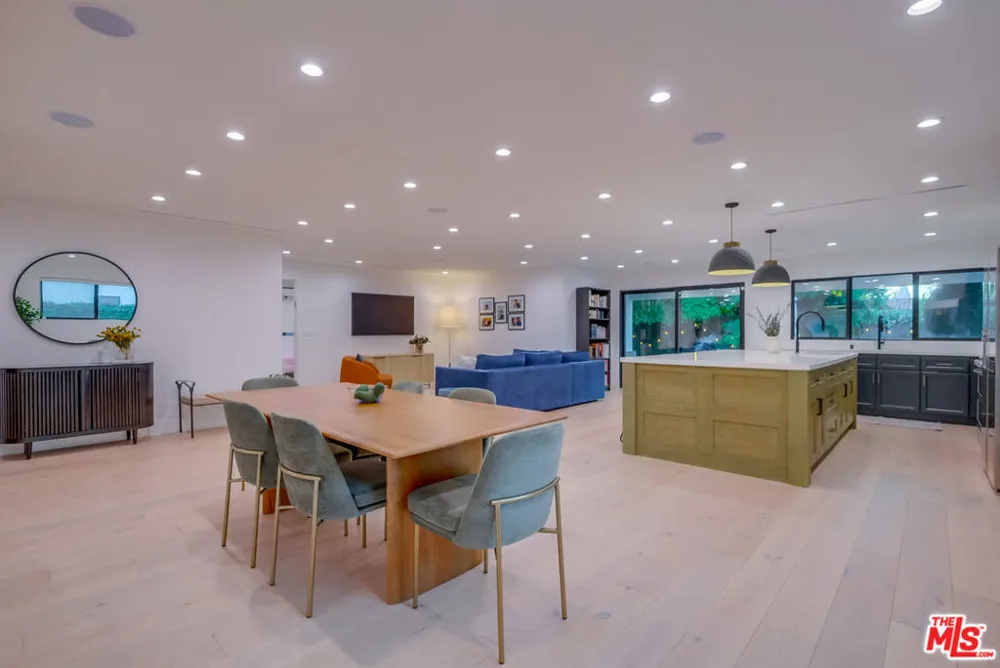 5715 Corteen Place Valley Village, CA 91607