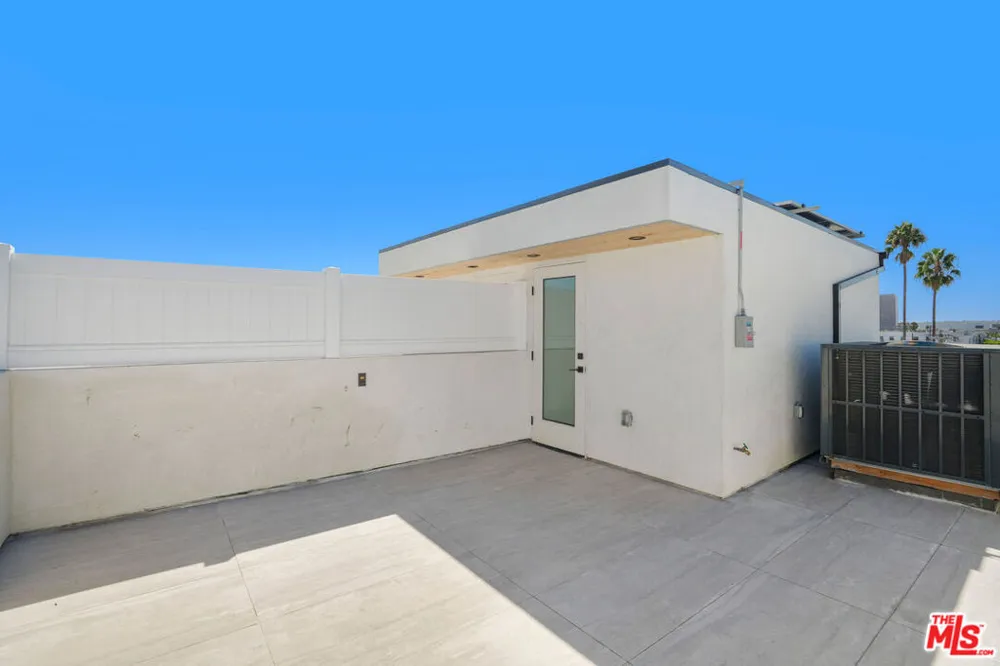 111 Orlando Avenue Los Angeles, CA 90048
