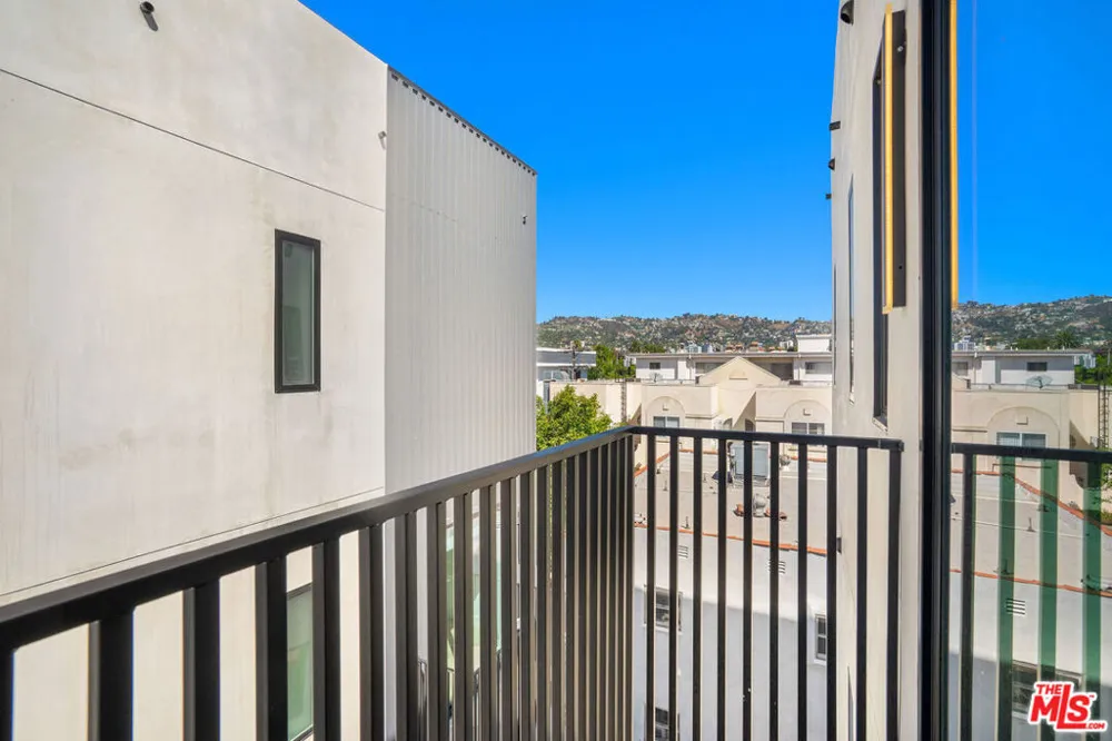 111 Orlando Avenue Los Angeles, CA 90048