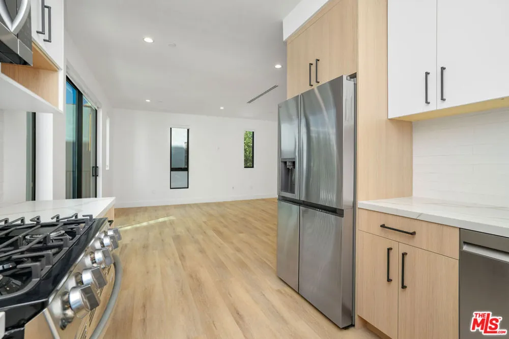 111 Orlando Avenue Los Angeles, CA 90048