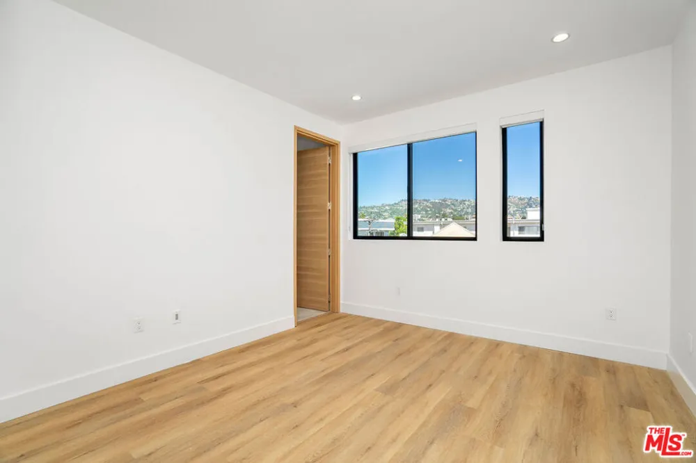 111 Orlando Avenue Los Angeles, CA 90048