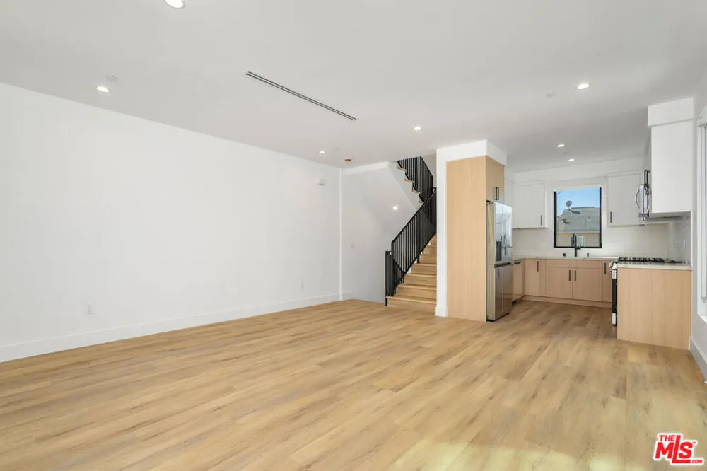 111 Orlando Avenue Los Angeles, CA 90048
