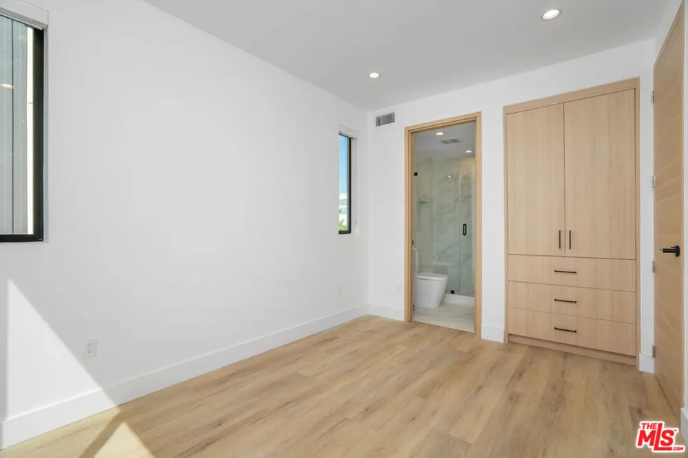 111 Orlando Avenue Los Angeles, CA 90048