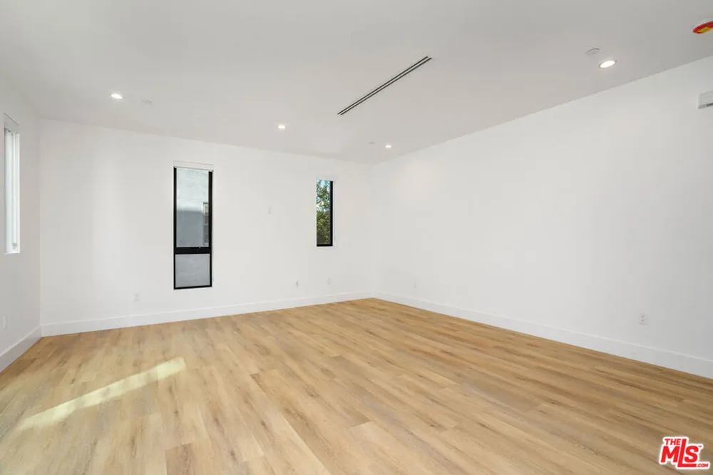 111 Orlando Avenue Los Angeles, CA 90048