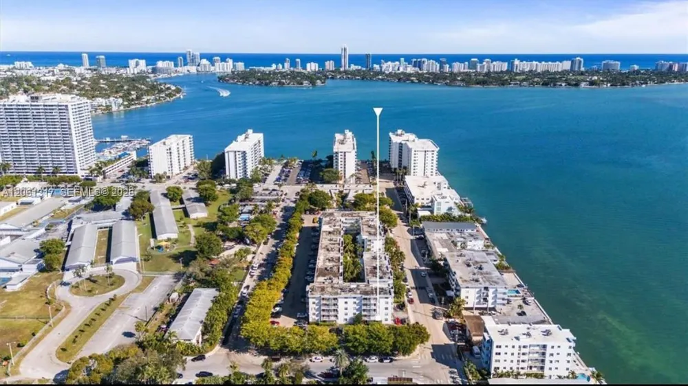1801 S Treasure Dr #115 North Bay Village, FL 33141