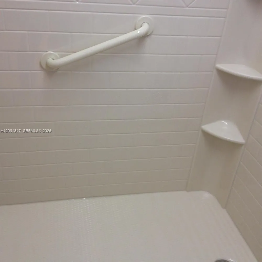 1801 S Treasure Dr #115 North Bay Village, FL 33141