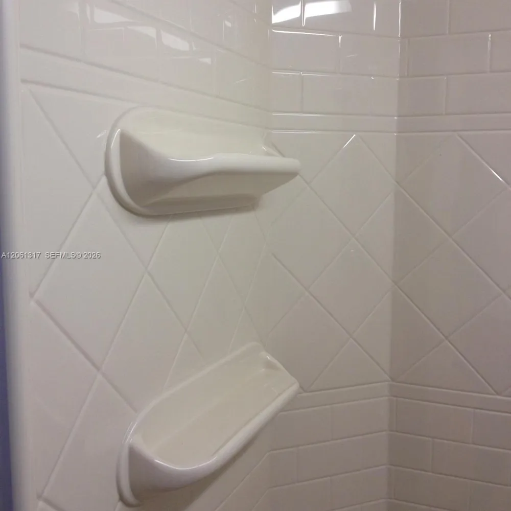 1801 S Treasure Dr #115 North Bay Village, FL 33141