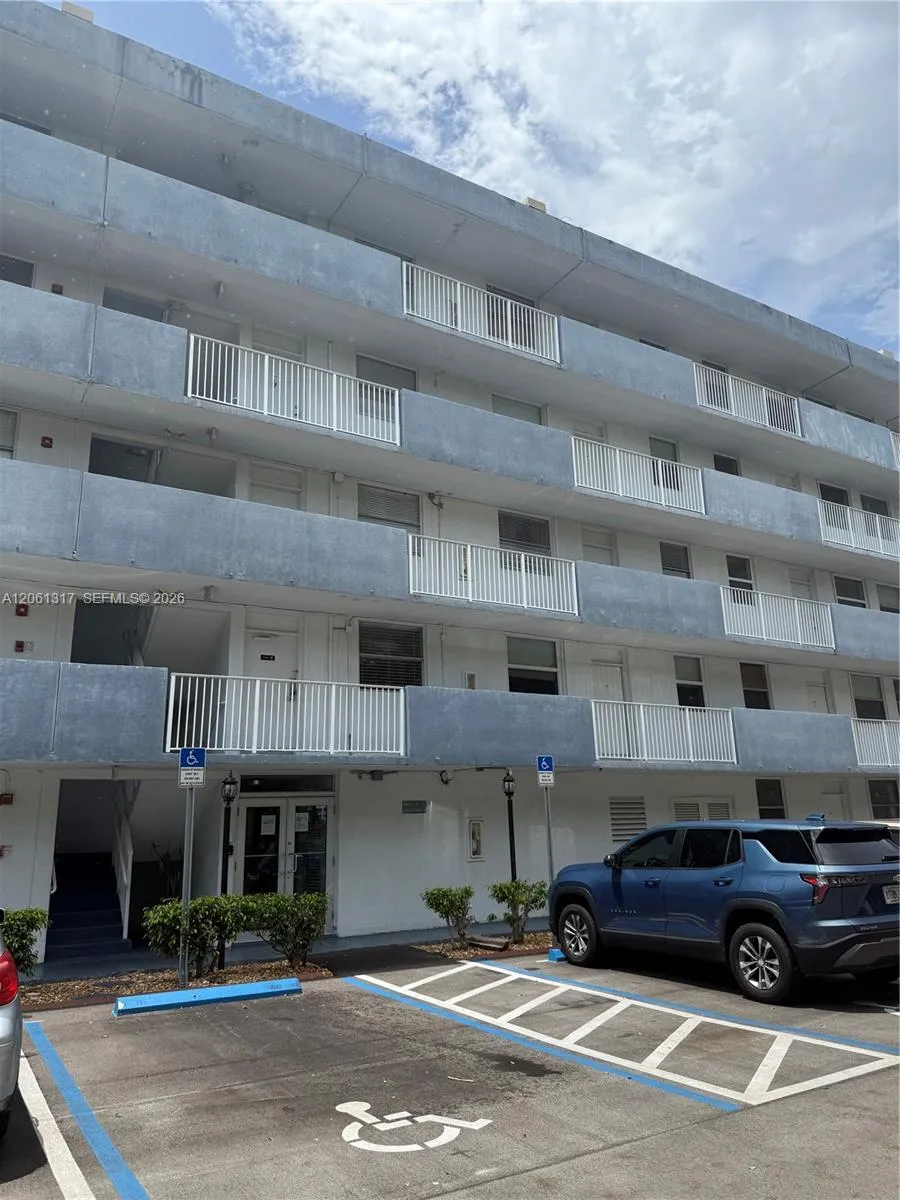 1801 S Treasure Dr #115 North Bay Village, FL 33141