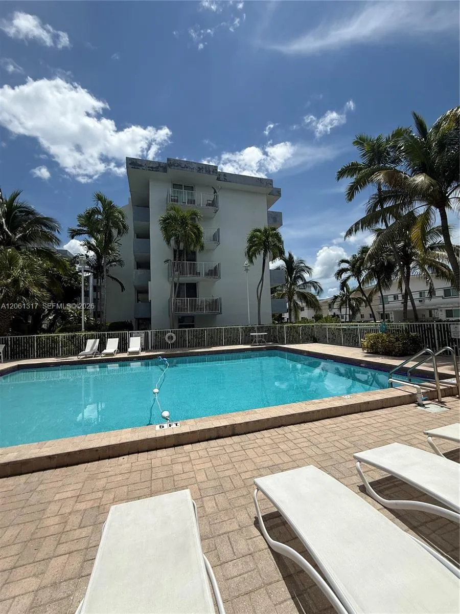 1801 S Treasure Dr #115 North Bay Village, FL 33141